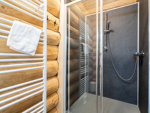 Shower, towels - Beautiful Wooden Chalet Near the top ski Area of Âânassfeld in the Sunny South (Hermagor-Pressegger See)