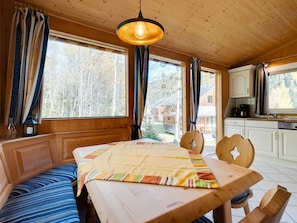 Dining - Cozy Wooden Chalet in Stadl an der Mur near Ski Bus Stop (Stadl-Predlitz)
