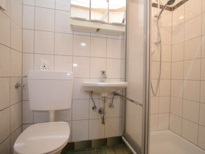 Bathroom | Shower, towels
