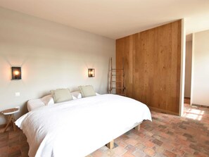 Huis | 4 slaapkamers, individueel gemeubileerd, beddengoed