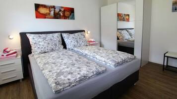 House | 5 bedrooms, individually furnished, bed sheets