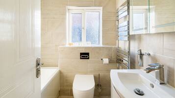 Ferienhaus, eigenes Bad (4 Bed Nec/Bhx/Snowdome) | Badezimmer