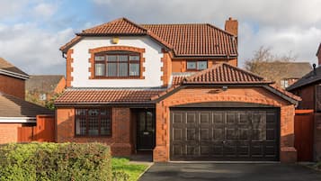 House, Private Bathroom (4 Bed Nec/Bhx/Snowdome) | Exterior