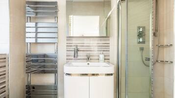 Ferienhaus, eigenes Bad (4 Bed Nec/Bhx/Snowdome) | Badezimmer