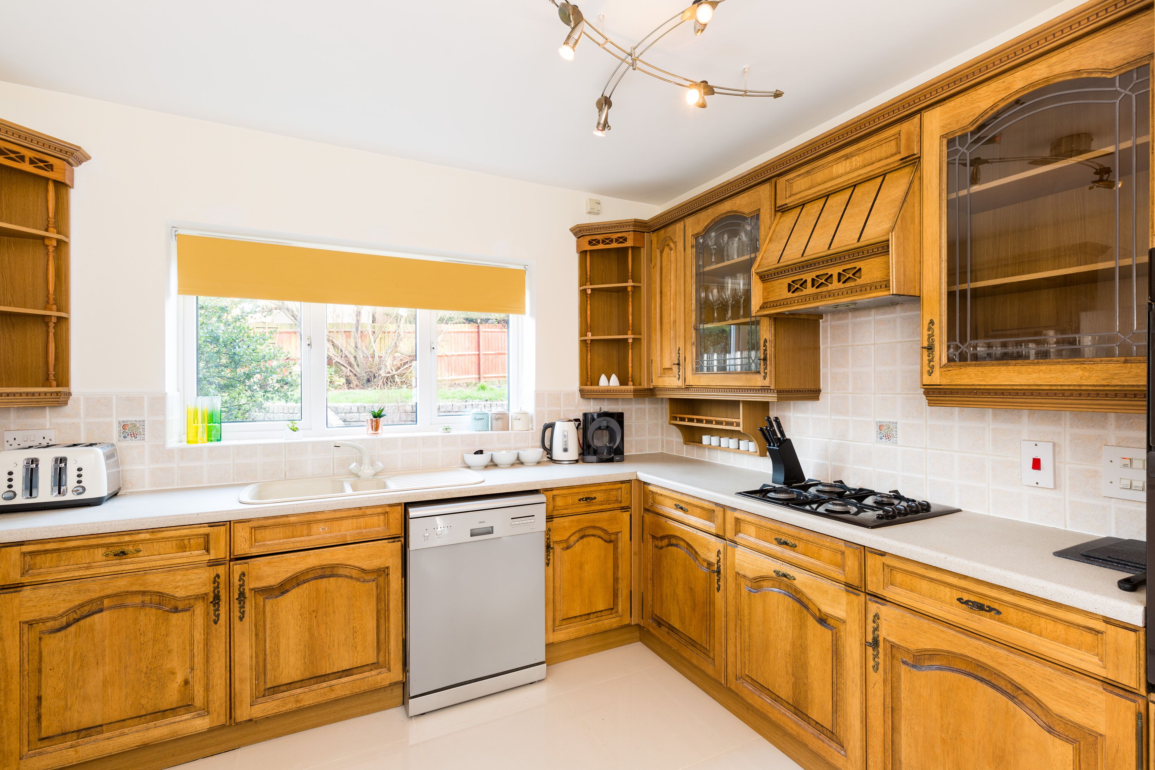 House, Private Bathroom (4 Bed  Nec/Bhx/Snowdome) | Private kitchen