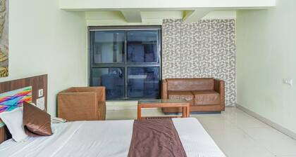 Lals Plaza Hotel