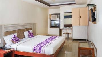 1 bedroom, in-room safe, individually decorated, individually furnished