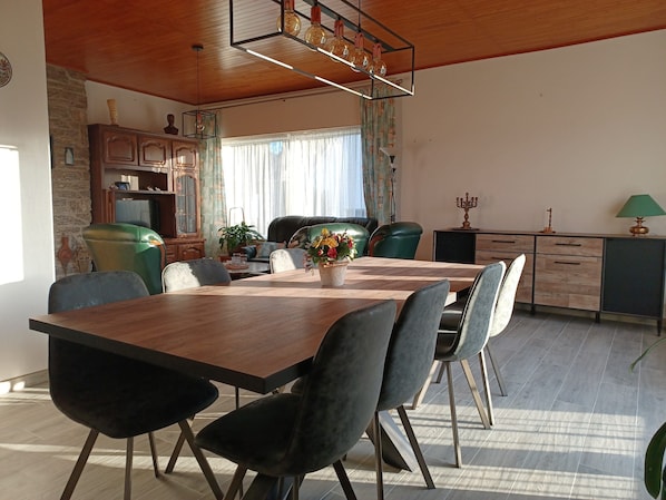 Villa | Dining