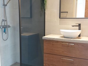 House | Bathroom