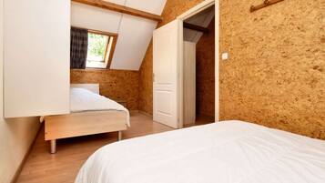 Huis | 4 slaapkamers, individueel gemeubileerd, beddengoed