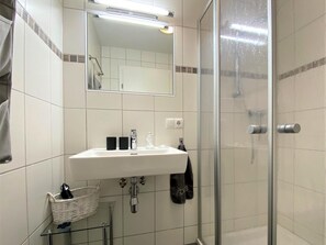 Bathroom - Apartment in Gaschurn Near Ski Lift (Gaschurn)