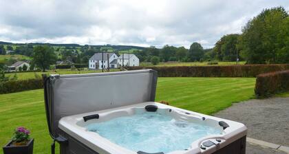 Quaint Cottage In Petite Langlire with Hot Tub