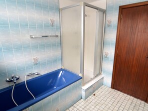 Ferienhaus | Badezimmer | Badewanne, Whirlpool