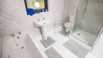 Nhà | Phòng tắm | Bồn tắm và buồng tắm vòi sen riêng, đồ dùng nhà tắm miễn phí