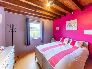 Huis | 3 slaapkamers, individueel gemeubileerd, beddengoed