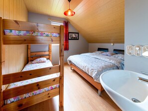 3 chambres, ameublement personnalisé, draps fournis