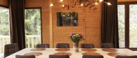 Chalet | Dining