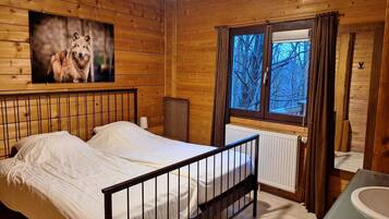Chalet | 5 bedrooms, individually furnished, bed sheets