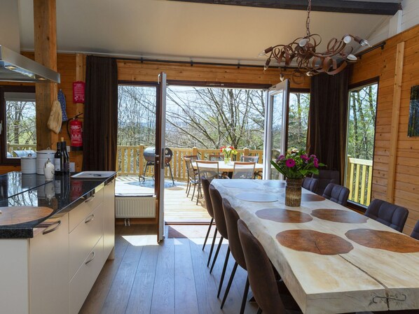Private kitchen - Cosy Chalet in Odeigne with Hot Tub (Manhay)