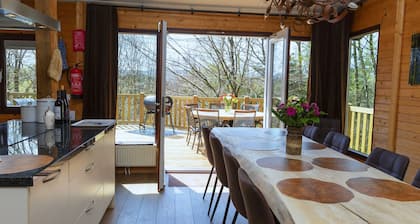 Cosy Chalet in Odeigne with Hot Tub