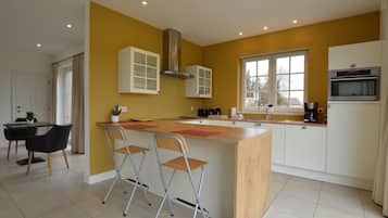 House | Dapur peribadi | Kerusi tinggi