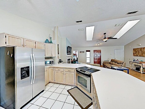 House, Multiple Beds, Private Pool, Pool View | Private kitchen