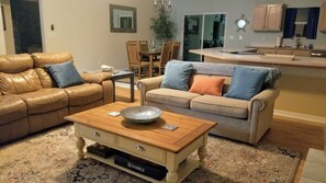 House, Multiple Beds, Private Pool, Pool View | Living room