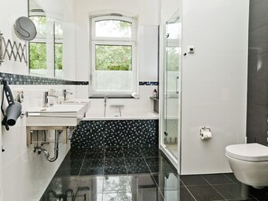 Villa | Bathroom
