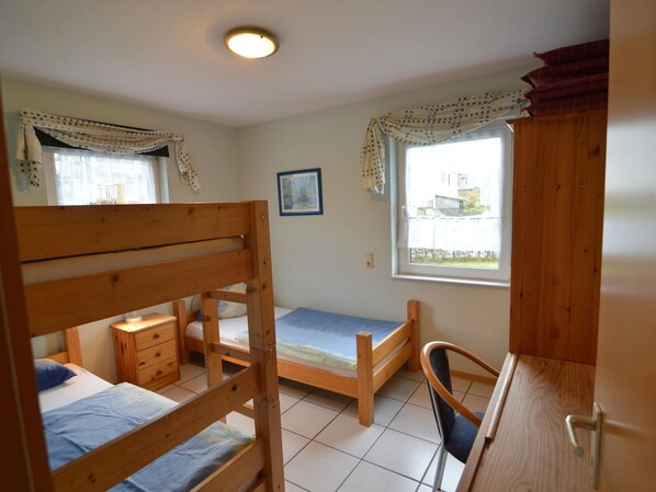 2 habitaciones, muebles diferentes y ropa de cama