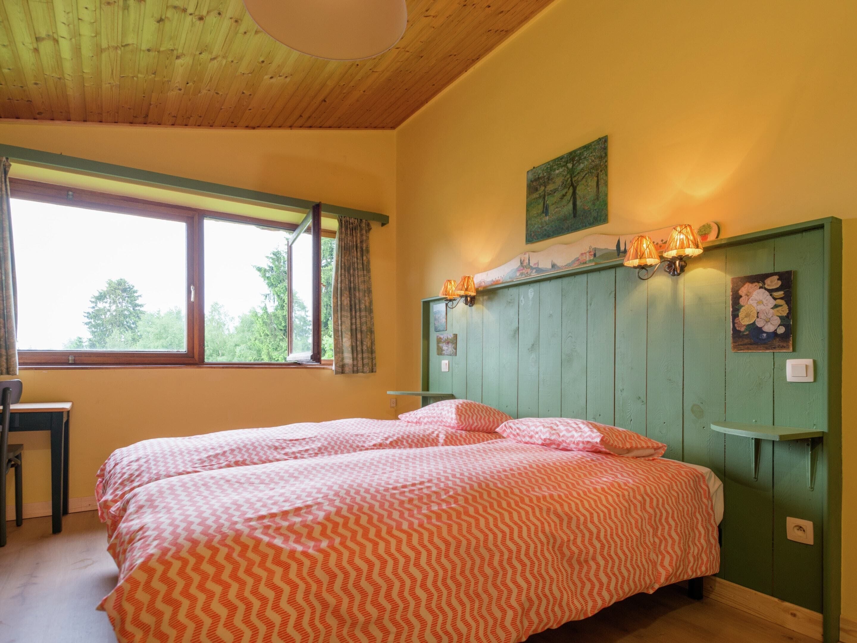 5 habitaciones, muebles diferentes y ropa de cama 