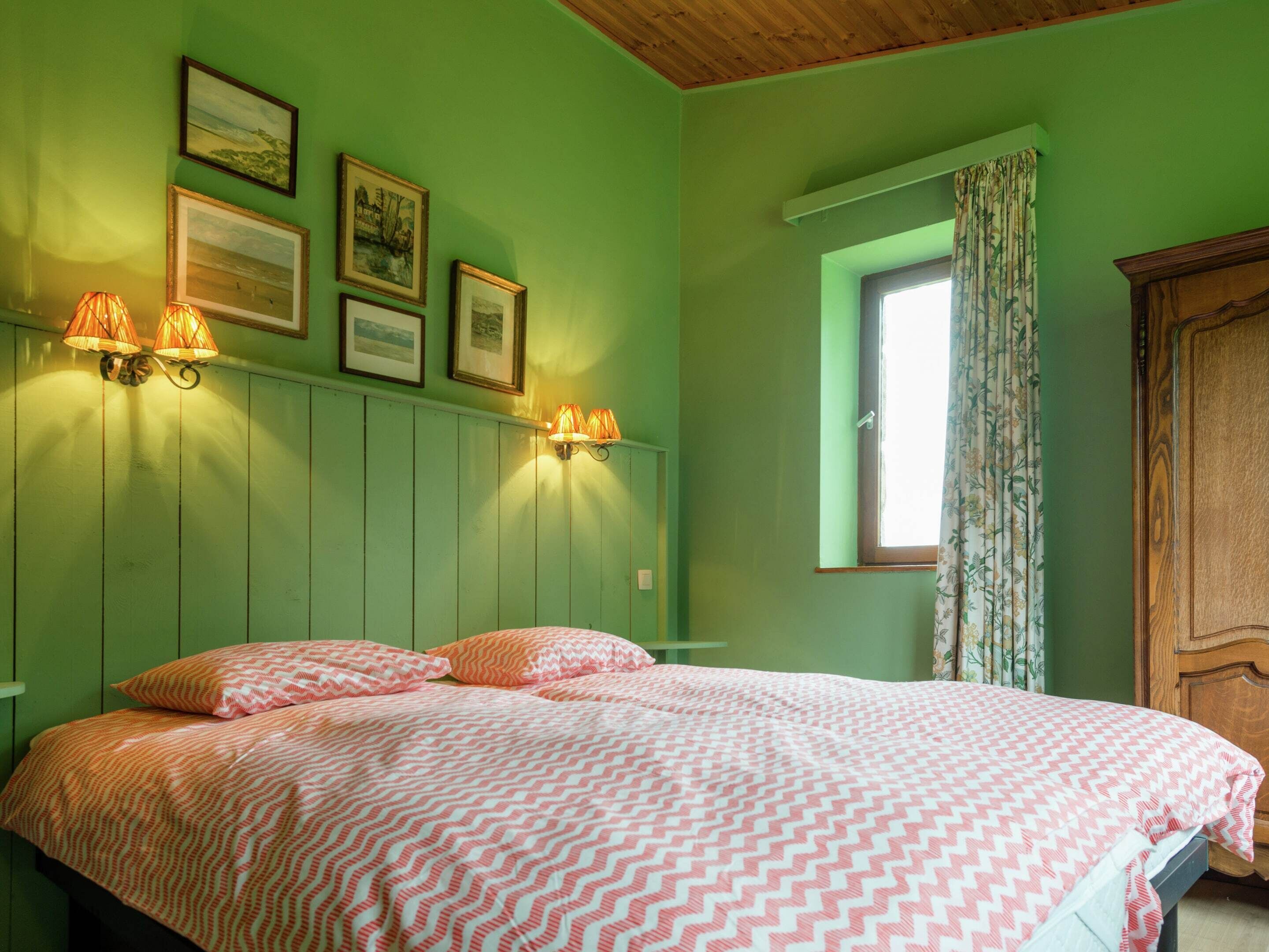 House | 5 bedrooms, individually furnished, bed sheets