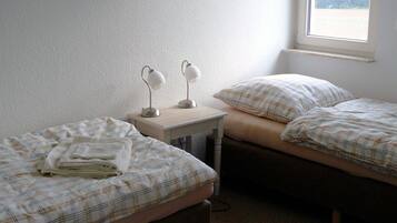 House | 3 bedrooms, individually furnished, bed sheets