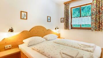 2 bedrooms, individually furnished, bed sheets