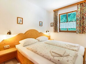 Apartment | 2 bedrooms, individually furnished, bed sheets - Ferienwohnung mit Bergaufenthalt in Schonau (Schoenau am Koenigssee)