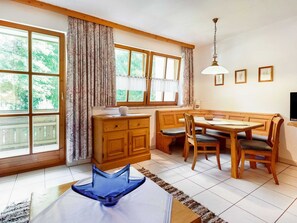 Apartment | Dining - Ferienwohnung mit Bergaufenthalt in Schonau (Schoenau am Koenigssee)