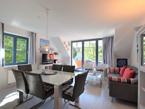 Dining - Sunny Apartment with Balcony near Boltenhagen Beach (Boltenhagen)