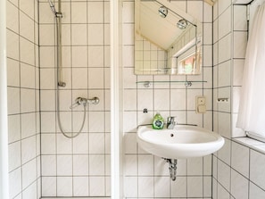 Apartment | Bathroom - Lovely Holiday Home in Bad Tabarz With Garden (Waltershausen)