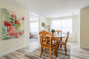 Dining - Steps to the Sand & Surf! (Fairfield)