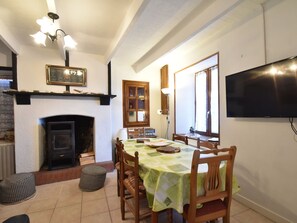 Dining - Cozy Holiday Home Near Sea in Pirou (Pirou)