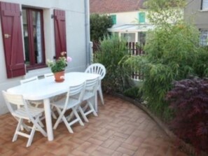 House | Balcony - Cozy Holiday Home Near Sea in Pirou (Pirou)