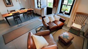 Cottage | Living area | Flat-screen TV, fireplace