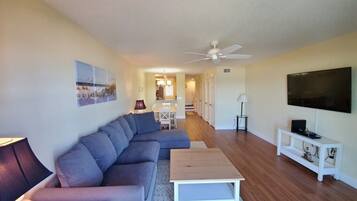 Condo, Multiple Beds, Private Pool, Ocean View | Living room