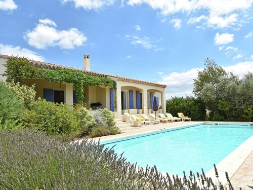 Charming Villa in Escales With Jacuzzi