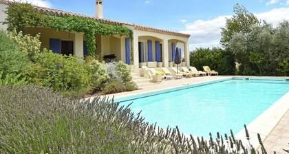 Charming Villa in Escales With Jacuzzi