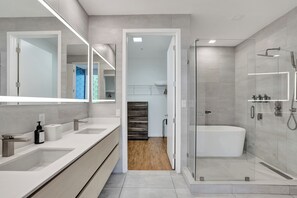 Panoramic Apartment, 3 Bedrooms, Kitchen, City View | Bathroom | Designer toiletries, hair dryer, towels, soap - 17WEST Apartments by Stay Hospitality (Miami Beach)