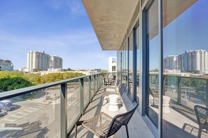 Grand Apartment, 3 Bedrooms, Kitchen, City View | Property grounds