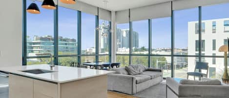 Panoramic Apartment, 3 Bedrooms, Kitchen, City View | Interior