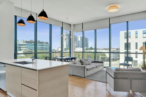 Panoramic Apartment, 3 Bedrooms, Kitchen, City View | Interior