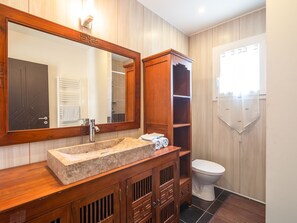 Villa | Badezimmer | Badewanne