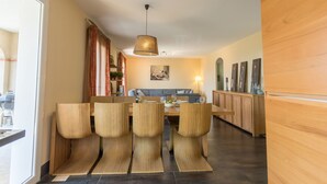 Dining - Spacious Luxury Villa With Heated Swimming Pool, Jacuzzi, Stunning Views and Plenty of Privacy (Caunes-Minervois)